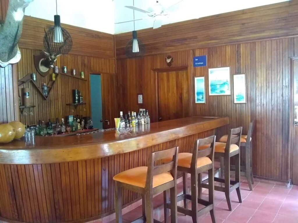 lobby bar villa cayo saetia