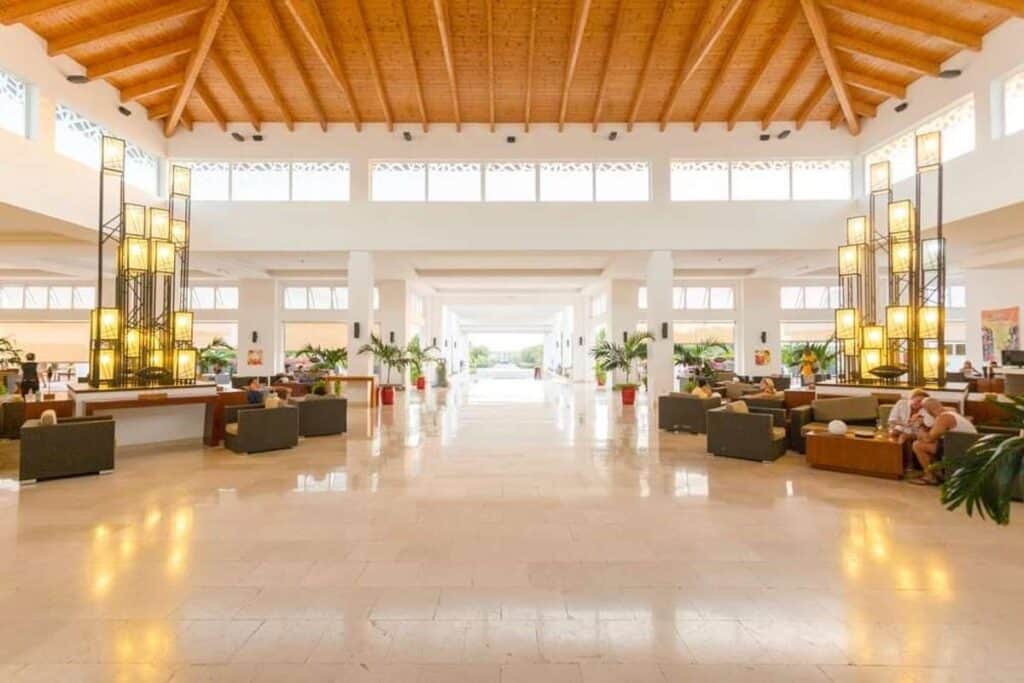lobby hotel valentin perla blanca