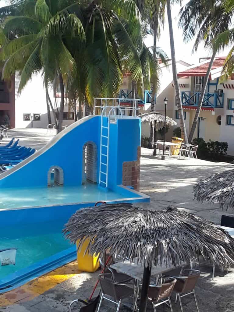 piscina de niños hotel caimanera